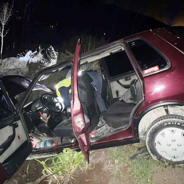 Emet'te otomobil şarampole yuvarlandı: 4 yaralı