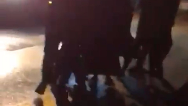 Hasarlı kaza sonrası sürücünün darbedildiği anlar kamerada