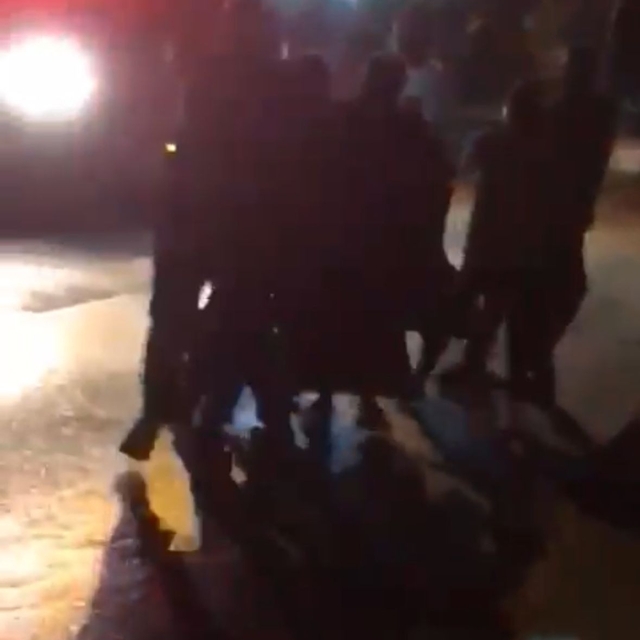 Hasarlı kaza sonrası sürücünün darbedildiği anlar kamerada