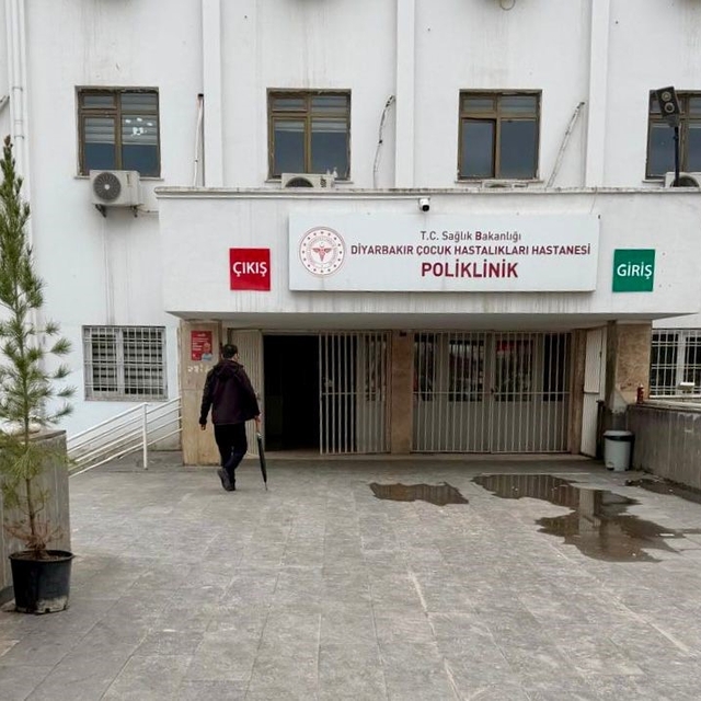 Çocuk Hastalıkları Hastanesinde bayramda örnek uygulama