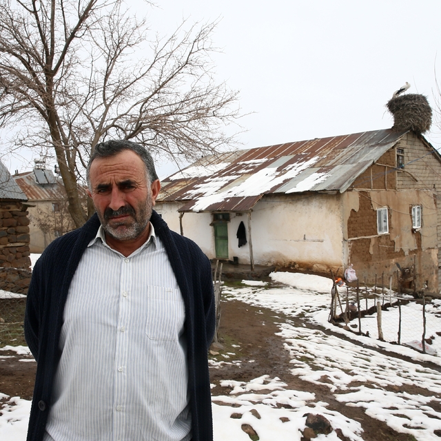 Köylülerin özel misafiri leylekler 44 yıldır aynı yuvaya konuyor