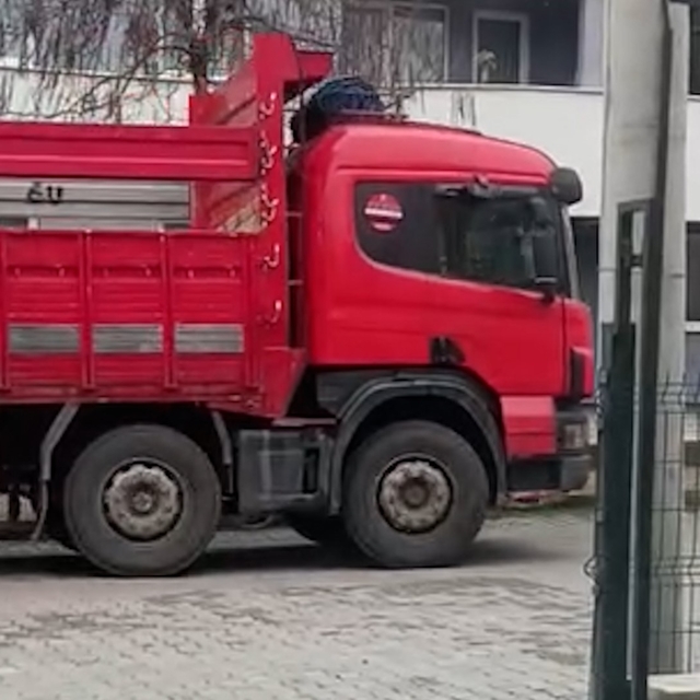 Bolu'da çalıntı tır sokakta park halinde bulundu