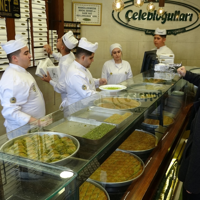 Turistler bayramda unutulmaz bir gastronomi deneyimi yaşadı
Gaziantep'in le...