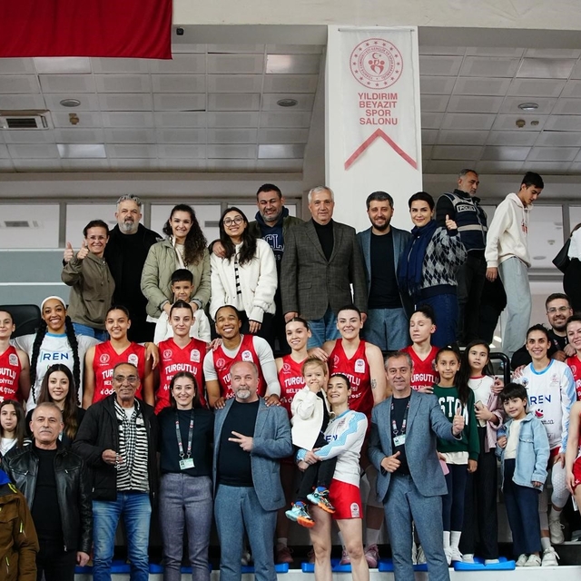 Manisa'nın tek kadın basketbol takımı zirve takibini sürdürüyor