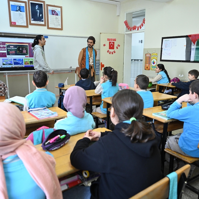 Başkan Altay: "31 ilçede 165 bin öğrencimize tasarruf ve milli teknoloji ha...