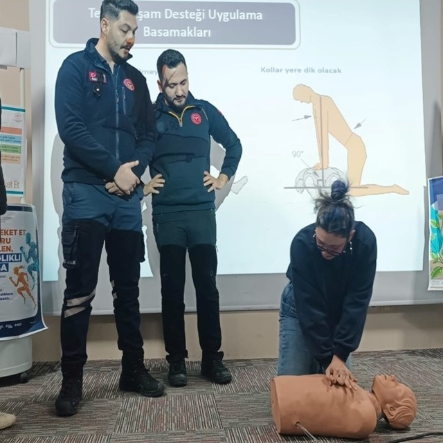 Buharkent'te ilk yardım ve sağlıklı yaşam eğitimleri verildi