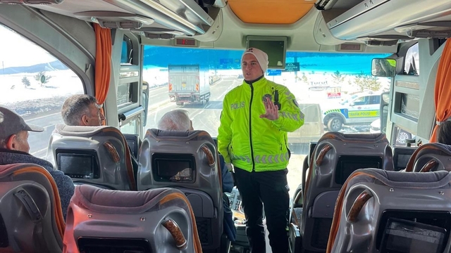 Kars'ta trafik denetimleri aralıksız sürüyor