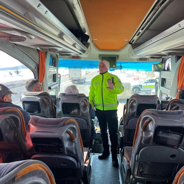 Kars'ta trafik denetimleri aralıksız sürüyor