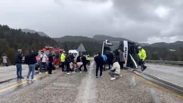 Konya'da yolcu otobüsü devrildi