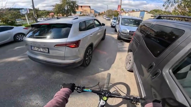 Bisikletli genci sıkıştırıp aracından inen sürücüye 180 bin lira ceza