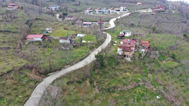 Ordu'da beton yol çalışmaları devam ediyor