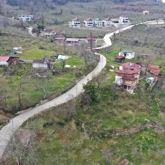 Ordu'da beton yol çalışmaları devam ediyor
