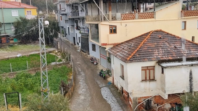 Köşk'te dolu yağışı etkili oldu, yollar beyaza büründü