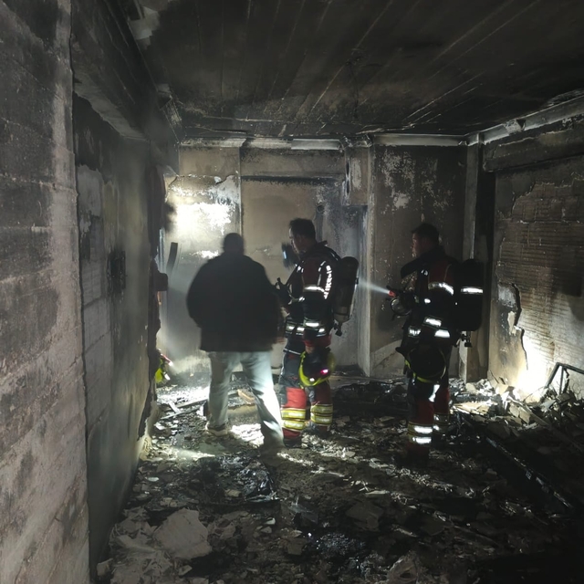 Balıkesir'de ev yangınlarında 2 kişi dumandan etkilendi