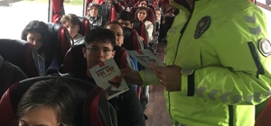 Burdur'da otogarda emniyet kemeri kullanımı hakkında bilgilendirme