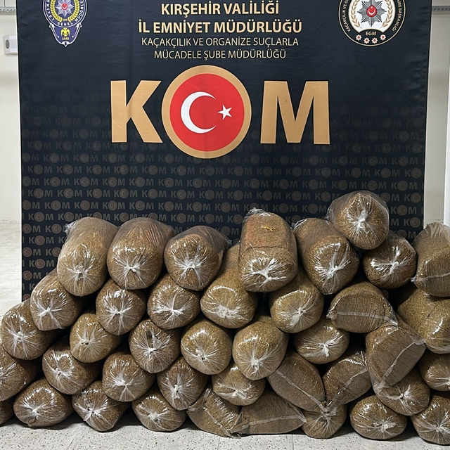 Kırşehir'de kamyonette 200 kilogram kıyılmış tütün ele geçirildi