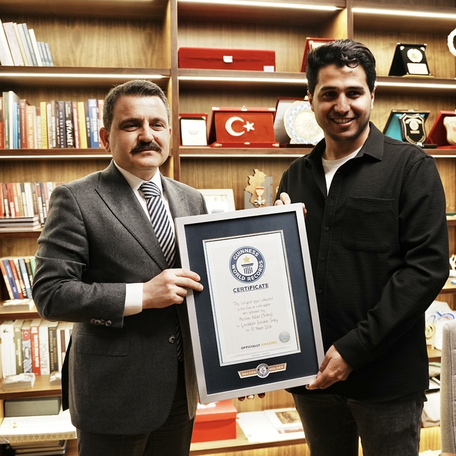 Guinness rekortmeni dalgıç Gelibolu Tarihi Alan Başkanı Kaşdemir ile bir ar...