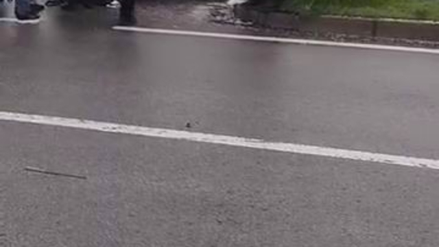 Diyarbakır'da trafik kazası: Araç refüje çarparak durabildi