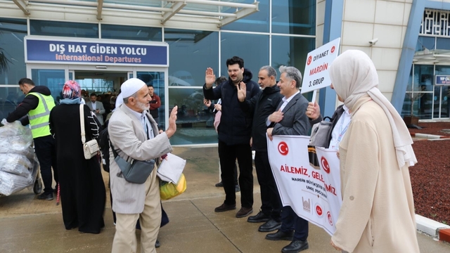 Mardin'de 47 çift dualarla umreye uğurlandı