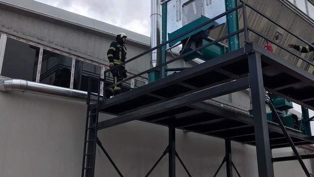 Elazığ'da mobilya fabrikasında yangın