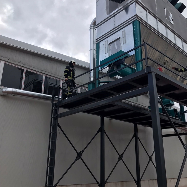 Elazığ'da mobilya fabrikasında yangın