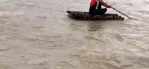 Mardin'de taşan derede sal keyfi