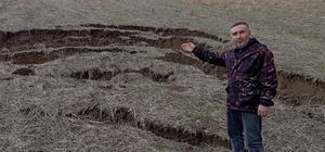 Tokat'ta yağış sonrası heyelan tarlayı kullanılamaz hale getirdi