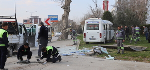 Denizli'de minibüsün durağa çarptığı kazada 1 kişi yaralandı