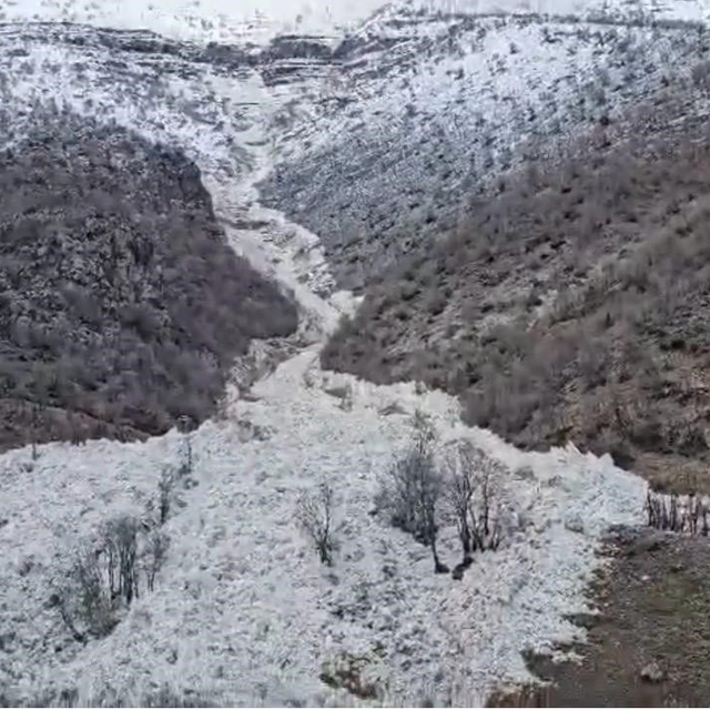 Şırnak'ta çığ düşme anı kameraya yansıdı