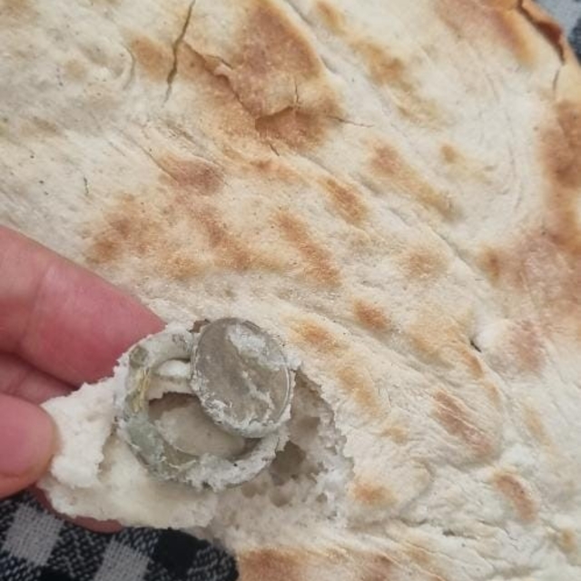 Ekmeğin içerisinden bozuk para halkası çıktı