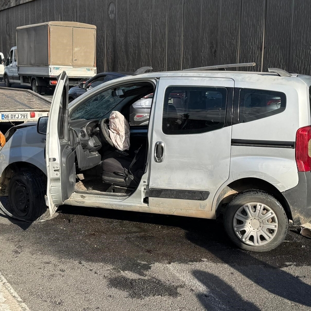 Diyarbakır'da düğün konvoyunda kaza: 3 yaralı