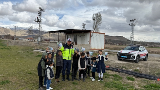 Çocukların bayram harçlıkları jandarmadan