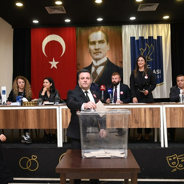 Kuşadası Belediyesi Başkan Vekili Tahsin Demirtaş oldu