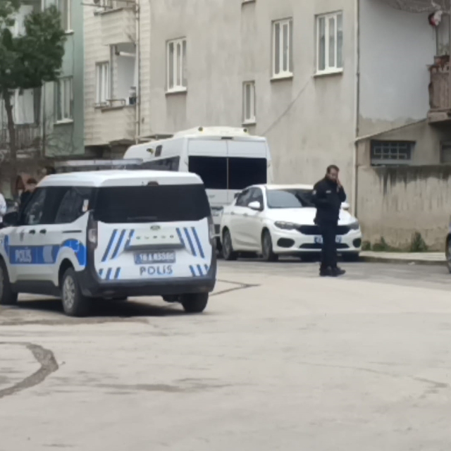 Kavgada komşusu 2 kadını yaraladı