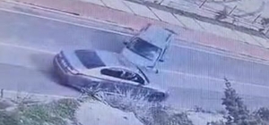 Çeşme'de kaza yapan sürücüye yumruklu saldırı kamerada