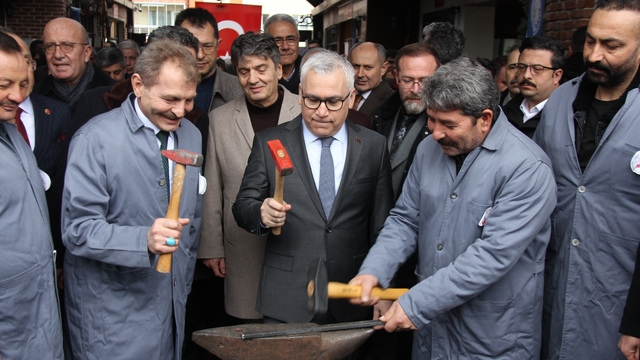 Sivas'ta yağmur altında 'Nevruz' kutlaması