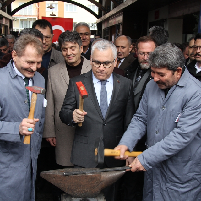 Sivas'ta yağmur altında 'Nevruz' kutlaması