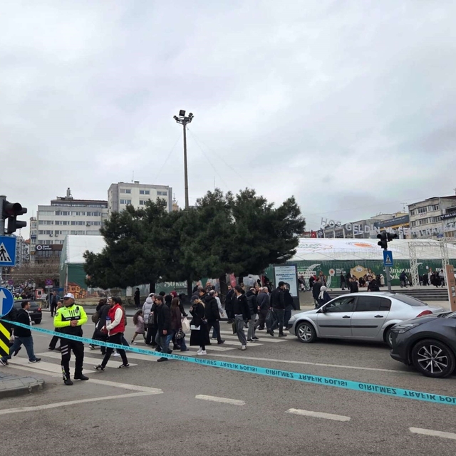 Cumhuriyet Meydanı'nda trafik yoğunluğu