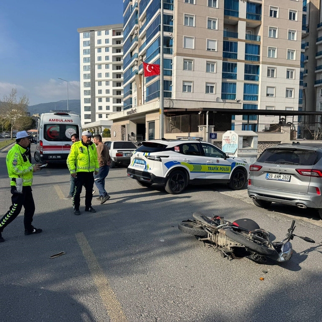 Söke'de meydana gelen trafik kazasında motosiklet sürücüsü yaralandı