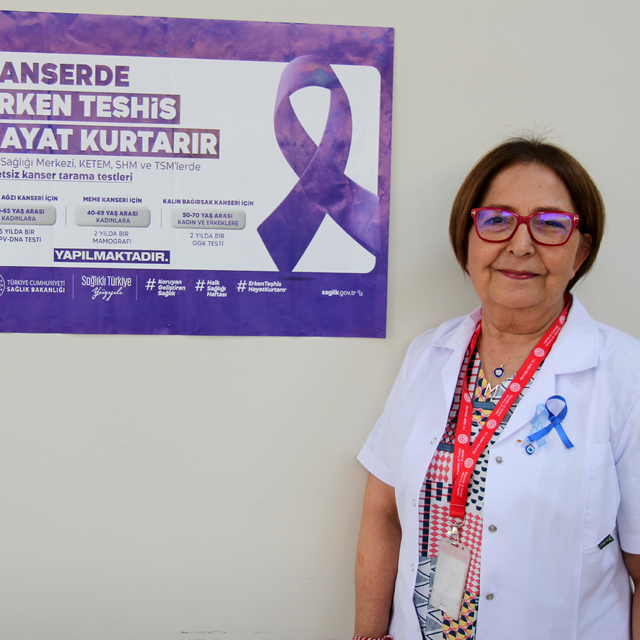Denizli'de kanseri yenen doktor vatandaşlara erken teşhisin önemini anlatıy...
