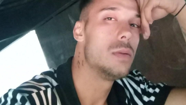 Önünü kesen kişiler tarafından kalbinden bıçaklanan müzisyen öldü