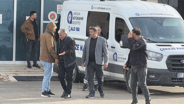 Konteynerdeki yangında ölen anne ile 5 çocuğunun cenazeleri teslim alındı