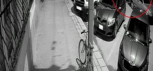 Park halindeki otomobili iterek çaldılar