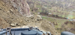 Siirt'te karda mahsur kalan 15 araç kurtarıldı