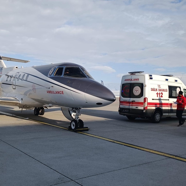 30 günlük bebek için uçak ambulans havalandı