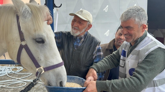Hippoterapi Uygulama ve Araştırma Merkezi huzurevi sakinlerini ağırladı