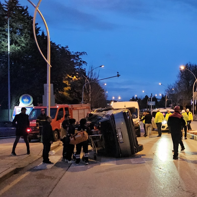 Çorum'da cip ile kamyonetin çarpıştığı kazada 2 kişi yaralandı