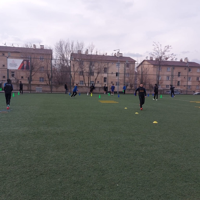 Muş'ta futbol antrenmanları sürüyor