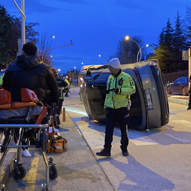 Çorum'da minibüsle çarpışan cip yan yattı: 1 yaralı