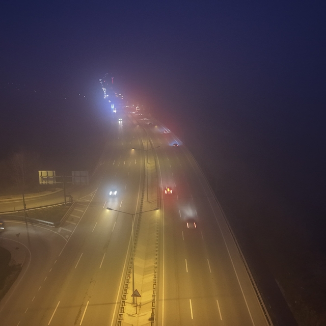 Bursa'da sis: Mudanya yolunda görüş mesafesi düştü